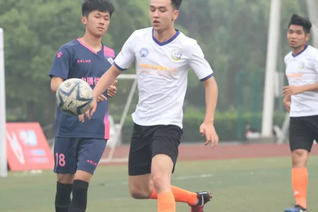 76人两明星球员亮相费城联队赛前活动 向梅西致敬